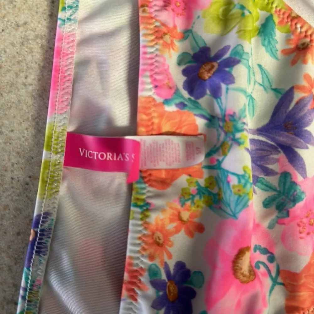 Victoria’s Secret bikini bottom - Picture 5 of 8